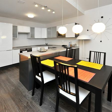 Aplend City Laurinska 11 Bratislava Exteriör bild