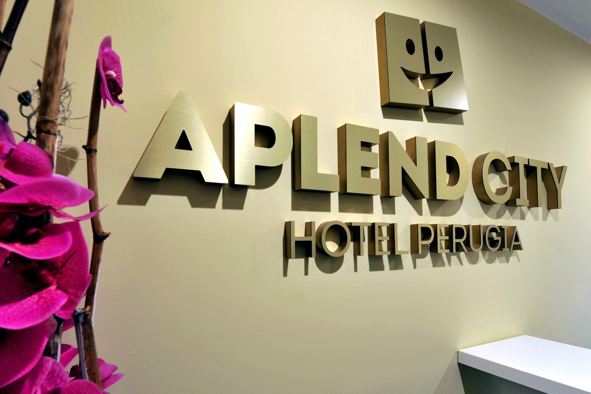 Aplend City Laurinska 11 Bratislava Exteriör bild